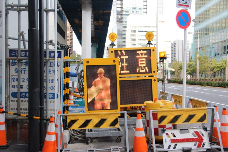 20.7a 768x512 - 看板・標識の構造計算と安全設置の基本を押さえるための実務ガイド