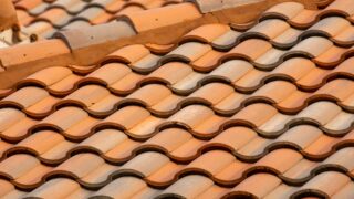david cashbaugh QxFmvKlsxas unsplash 320x180 - 屋根材とは？種類・瓦・波板スレート・金属屋根・法制徹底ガイド