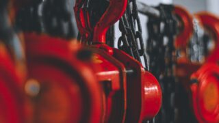 isawred 0xT8SmrL hc unsplash 320x180 - レバーブロックとは？チェーンブロック比較・CAD活用ガイド！