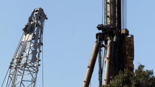 heavy equipment 4847300 1280 320x180 - 地盤ボーリング・ボーリングマシンの柱状図の見方を徹底解説！