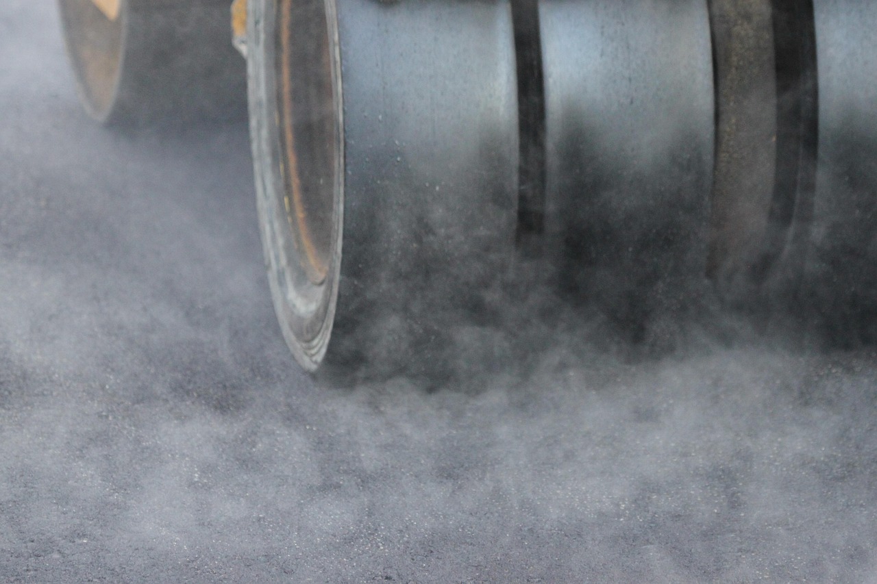 tire 4764938 1280 - タイヤローラーの構造と機能、活用方法を初心者向けに詳しく紹介