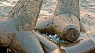 wave breakers 390780 1280 320x180 - テトラポット・消波・根固ブロックの特徴と役割をプロが徹底解説